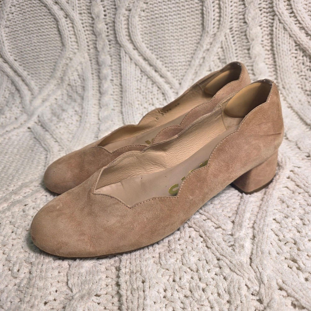 Wonders Scalloped Nude Suede Block Heel Pumps Tan Womens 38 7 7.5 Excellent